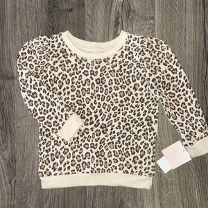 Little girls cheetah print crew neck sz 4T.